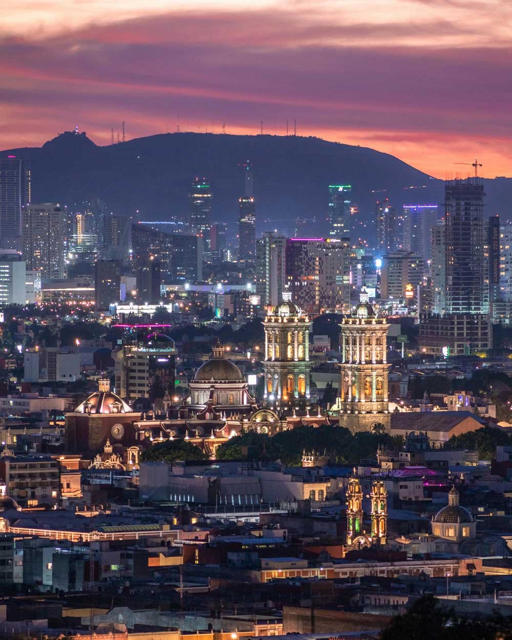 Foto de un atardecer en la Ciudad Puebla, México